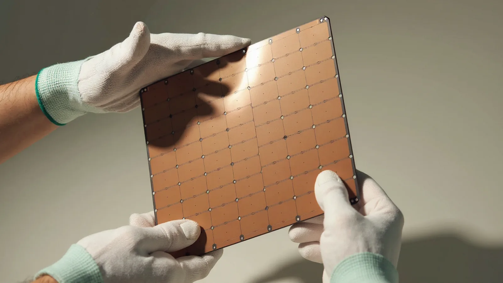 Whole-wafer chips: what a chip the size of a plate means for you